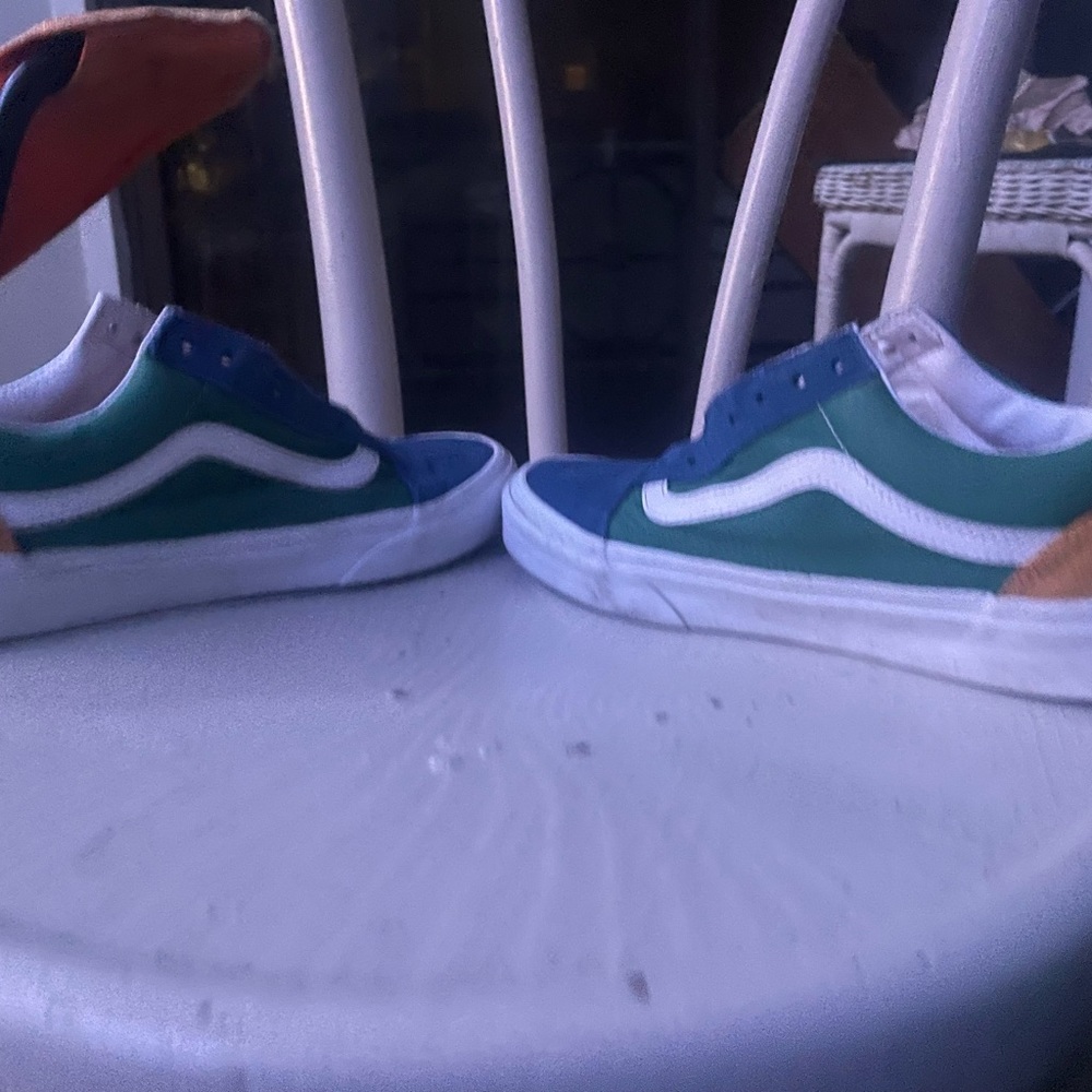Vans - Picture 3 of 5
